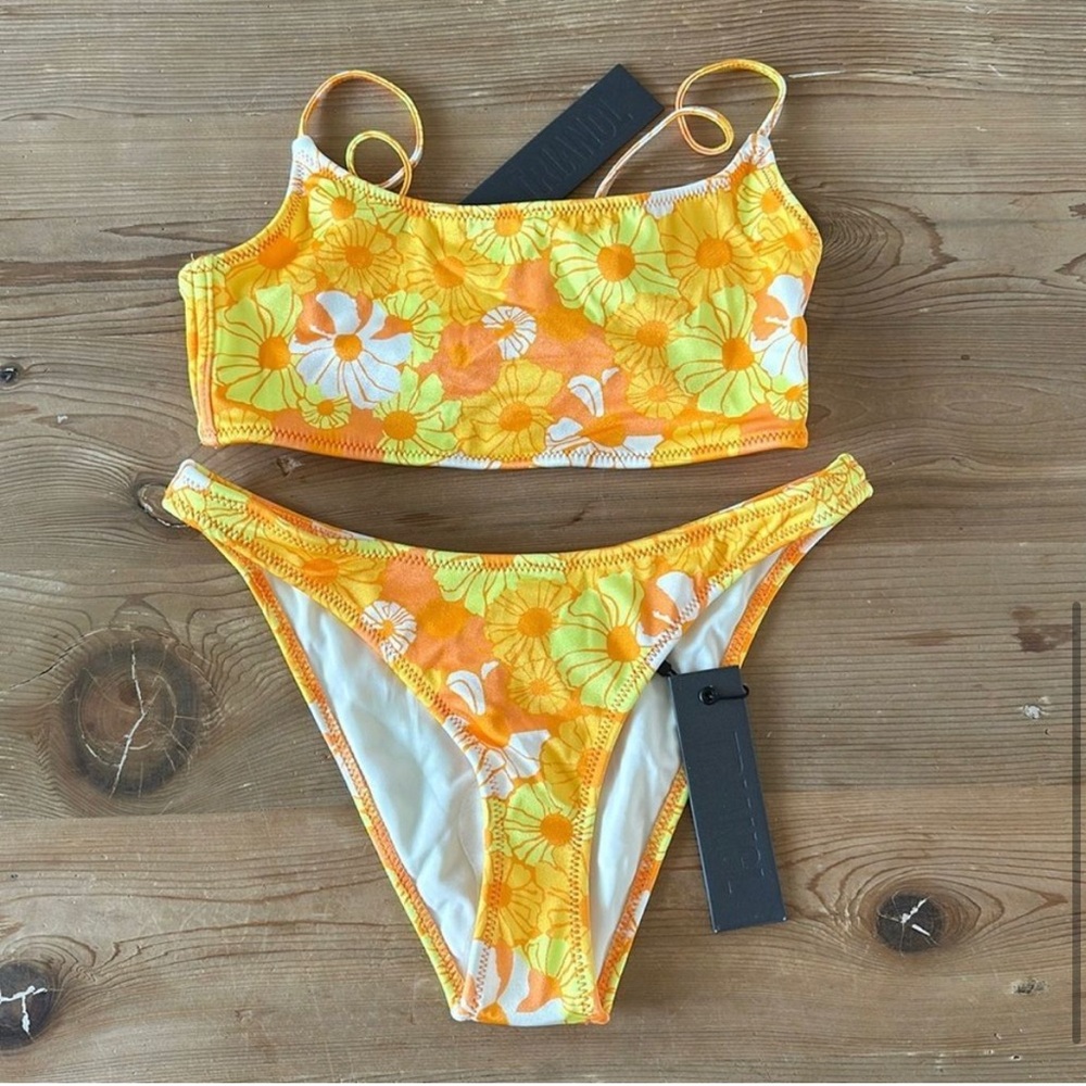 TRIANGL MICA CHEEKY PANSY ORANGE
FLORAL SET NEW WITH TAGS NO BAG